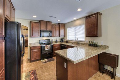 006_Breakfast Bar & Kitchen