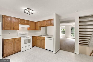 1605 Fieldthorn Dr, Reston, VA 20194 - photo 5