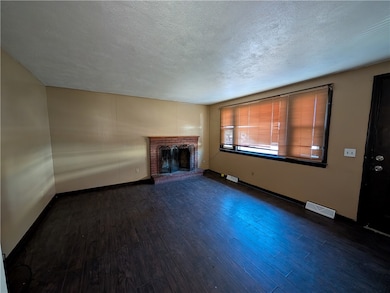 8 Grant Dr, Coventry, RI 02816 - photo 4