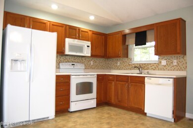 6911 Nansen Trace, Louisville, KY 40228 - photo 4