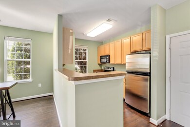42496 Mayflower Terrace unit 104, Ashburn, VA 20148 - photo 5