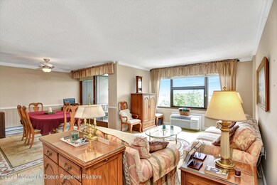 05-Living Room & Dining Room