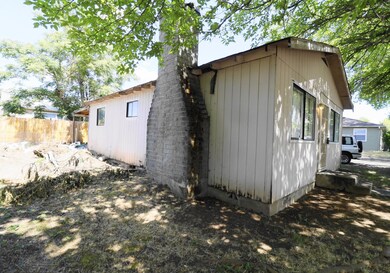 150 N 3rd St, Central Point, OR 97502 - photo 4