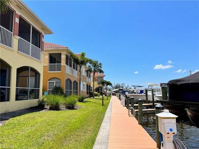 Community dock that wraps around the full communit
