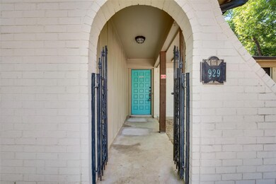 929 Warwick St, Bedford, TX 76022 - photo 2