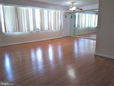 3709 S George Mason Dr unit 910, Baileys Crossroads, VA 22041 - photo 5