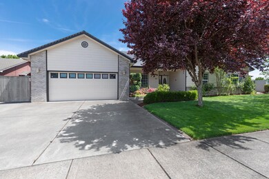 110 Meadowbrook Dr, Central Point, OR 97502 - photo 3