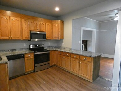 419 Armfield St, Statesville, NC 28677 - photo 4