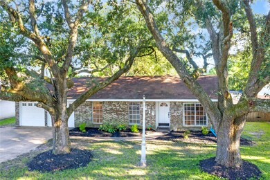 1616 Alta Vista Dr, Alvin, TX 77511 - photo 3