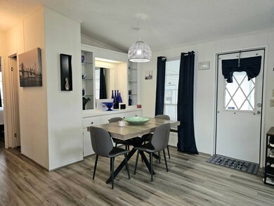 Entry/Dining
