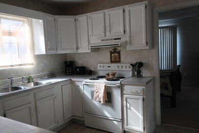 005 kitchen