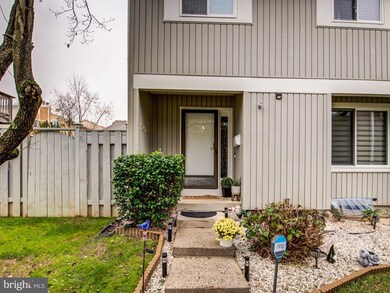 18516 Split Rock Ln, Germantown, MD 20874 - photo 2