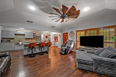 608 Queens Rd, Denison, TX 75020 - photo 2