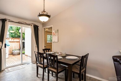 3163 SW Reindeer Ct, Redmond, OR 97756 - photo 7