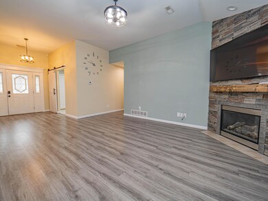 1305 Woodridge Ln, Moberly, MO 65270 - photo 2