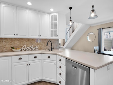 1938 Stow Street DOWNSTAIRS (5)