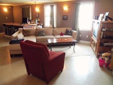 Den/Family/Great Room. Great room with bar area!