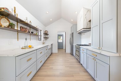 4044 E Lewis-11