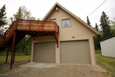 GARAGE/DECK