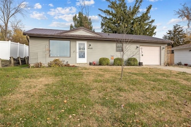 42 Park Village Ave SW, Cedar Rapids, IA 52404 - photo 2