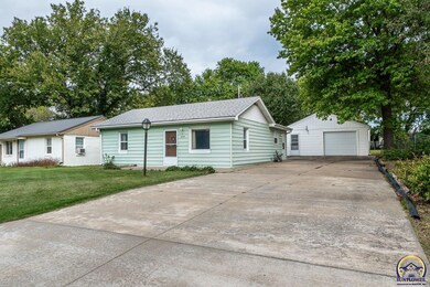 224 SW Terra Dr, Topeka, KS 66609 - photo 4