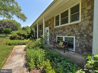 2189 Sugarloaf Parkview Ln, Clarksburg, MD 20871 - photo 3