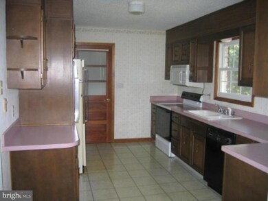 139 Rockwell St, Berkeley Springs, WV 25411 - photo 5