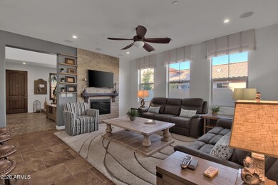 007_LIVING ROOM AREA