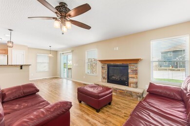 R - Chestnut Commons Dr 025