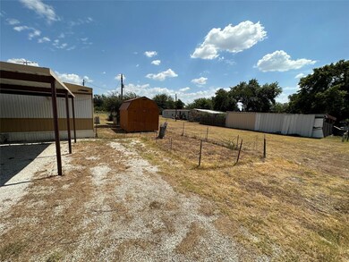 827 Skylark Dr, Granbury, TX 76049 - photo 2