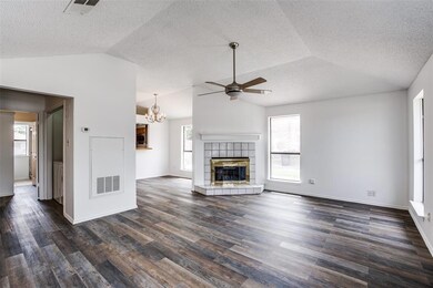 2432 Oakmont Dr, Bedford, TX 76022 - photo 6