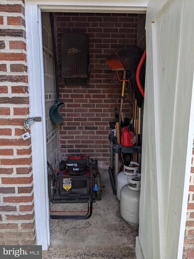 303 Gorsuch St, Folsom, PA 19033 - photo 2