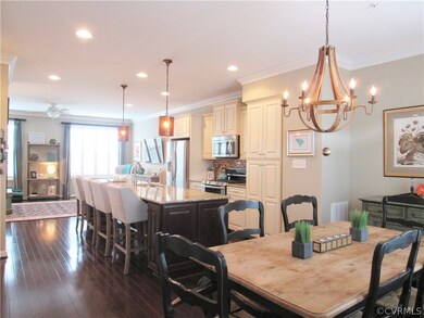 Spectacular open floor plan w/ kitchen, family roo