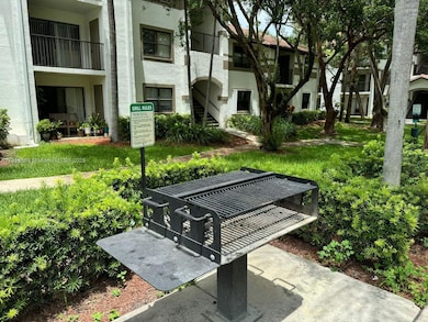 570 S Park Rd unit 33-6, Hollywood, FL 33021 - photo 5