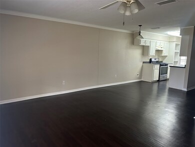 210 Skyview Terrace unit A, Friendswood, TX 77546 - photo 3