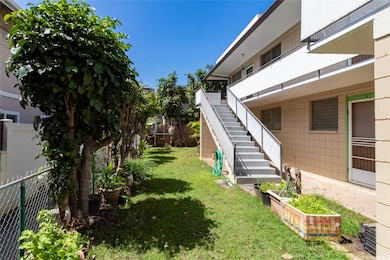 Common grassy yard are for residents use