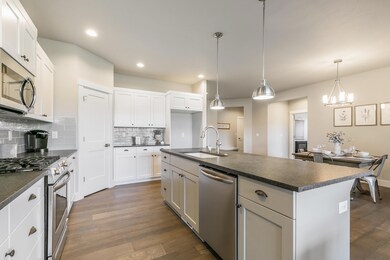 3996 SW Coyote Ave, Redmond, OR 97756 - photo 4