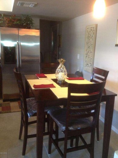 Eat-in Kitchen