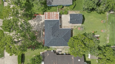 New roof. New AC UNIT INCLUDING DUCTS AND ENTIRE A