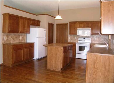 The overview of the LARGE kitchen...note the prett