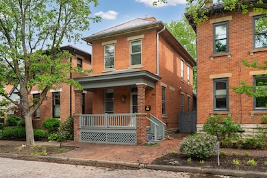 302 E Sycamore St (rental)_02