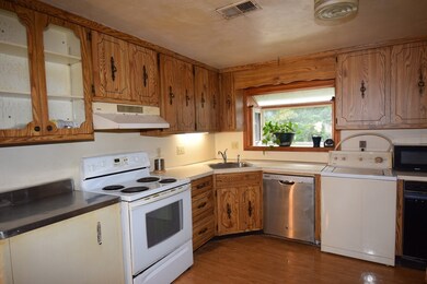 31 Pontiac Rd, Brockton, MA 02302 - photo 6