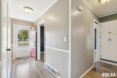 923 Pershing Blvd, Clinton, IA 52732 - photo 5