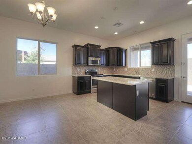 004_Dining Room - Kitchen