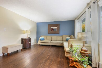 18434 Clyde Rd, Homewood, IL 60430 - photo 3