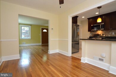 8649 Oak Rd, Parkville, MD 21234 - photo 5