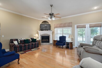 703 N Ellen St-6
