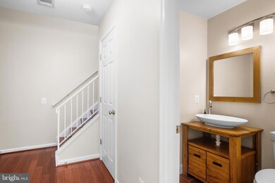 8211 Crossbrook Ct unit 202, Lorton, VA 22079 - photo 4