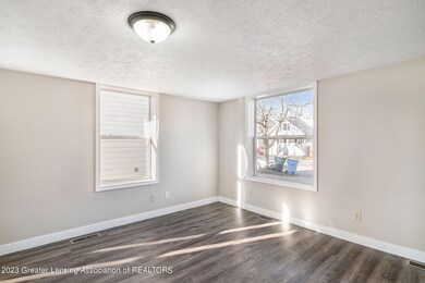 (4) 618 N. FRANCIS AVE. Living Room