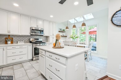 10634 Alison Dr, Burke, VA 22015 - photo 3